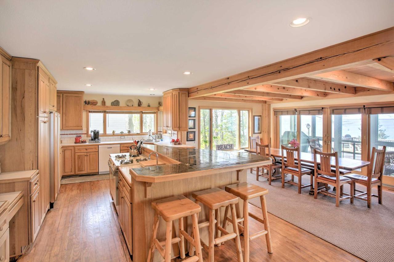 Gorgeous Charlevoix Home on Lake Michigan! Ellsworth Buitenkant foto