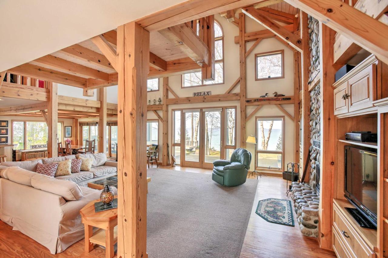 Gorgeous Charlevoix Home on Lake Michigan! Ellsworth Buitenkant foto