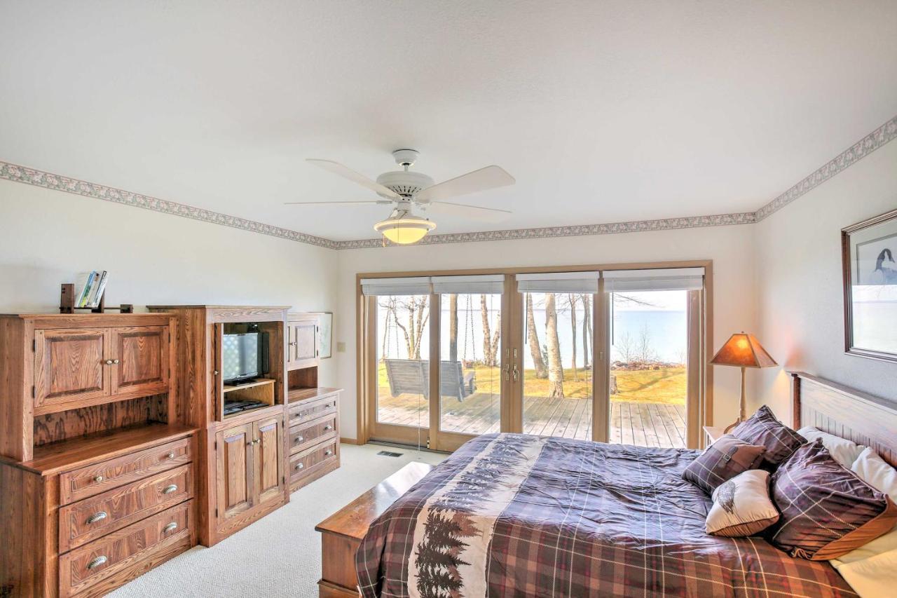Gorgeous Charlevoix Home on Lake Michigan! Ellsworth Buitenkant foto