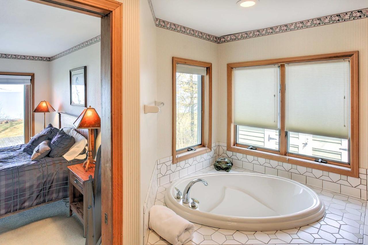 Gorgeous Charlevoix Home on Lake Michigan! Ellsworth Buitenkant foto