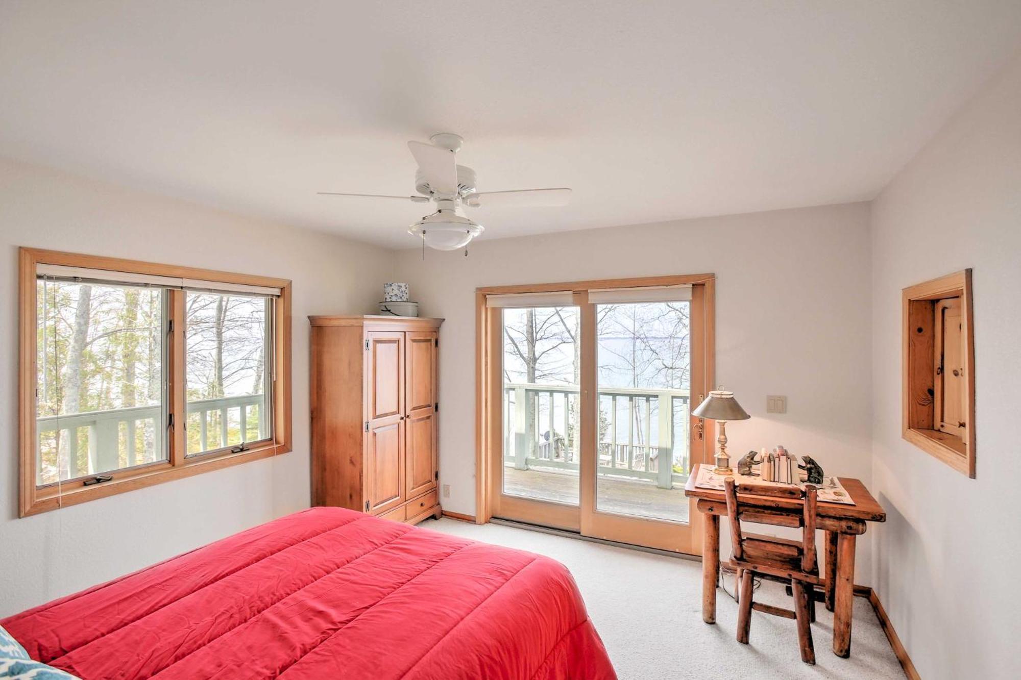 Gorgeous Charlevoix Home on Lake Michigan! Ellsworth Buitenkant foto