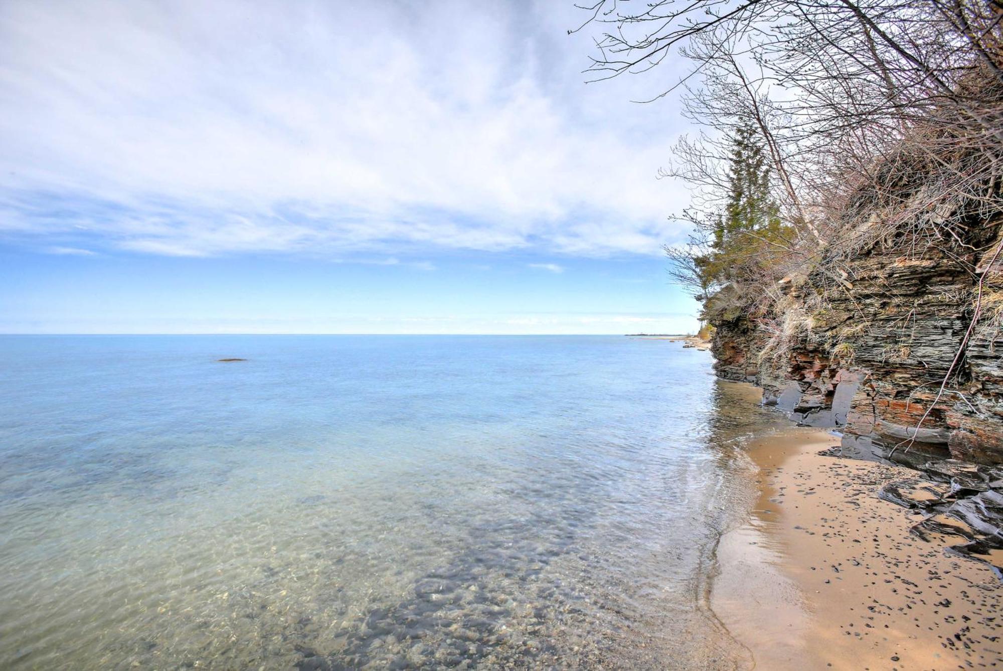 Gorgeous Charlevoix Home on Lake Michigan! Ellsworth Buitenkant foto