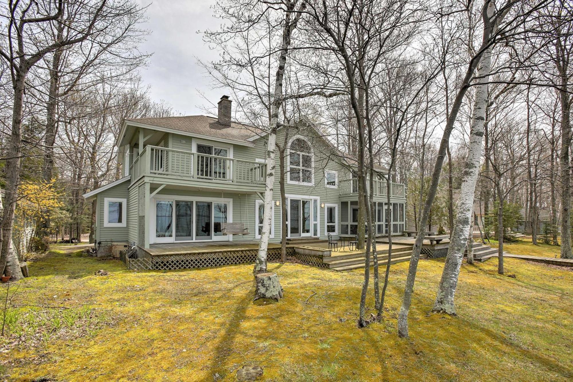 Gorgeous Charlevoix Home on Lake Michigan! Ellsworth Buitenkant foto